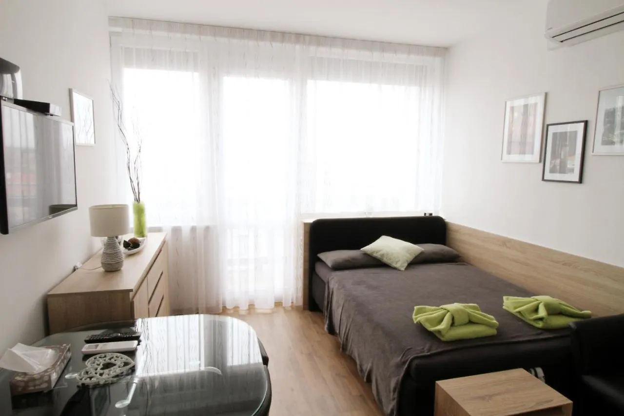 G Support Apartment 프라하